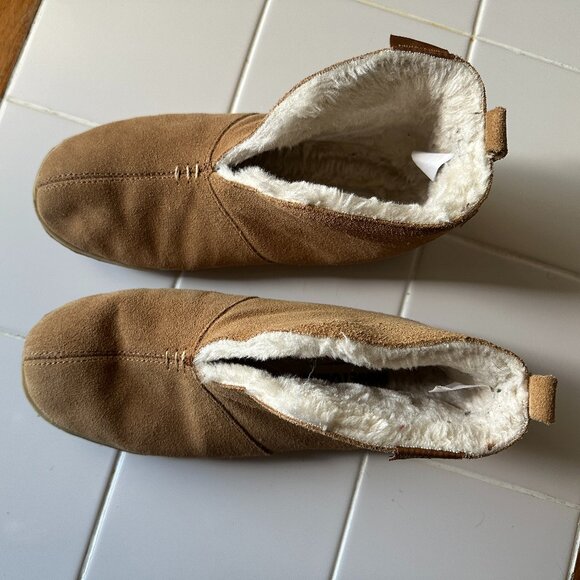 Minnetonka Tucson Moccasins, Sz. 8 - Picture 3 of 5